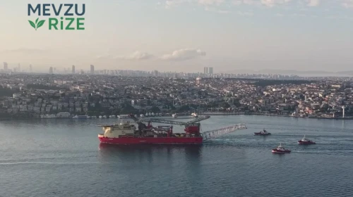 215 metrelik dev gemi İstanbul Boğazı'nda: Gemi trafiği askıya alındı