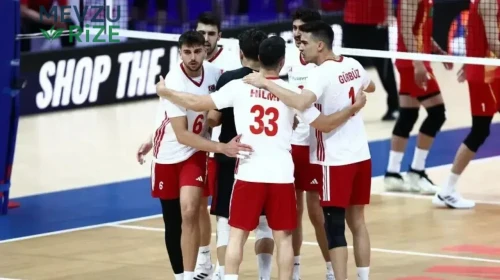 A Milli Erkek Voleybol Takımı, VNL'de Sırbistan'ı yenerek tarihi bir zafer arıyor!