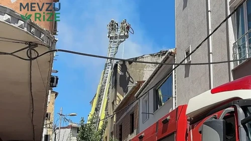 Avcılar'da 4 katlı binada yangın