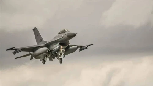 Yunanistan'da F-16 Savaş Uçağı Acil Durumda Zorunlu İniş Gerçekleştirdi