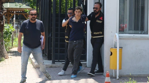 "İçlerine şeytan girdi" diyerek iki ablasına saldıran erkek tutuklandı: Bir kadın entübe edildi