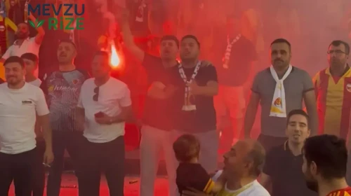 Süper Lig'den 11 yıl aradan sonra düşen takım oyuncuları ve taraftarları büyük bir coşkuyla kutlama gerçekleştirdi!