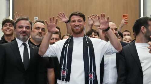 Beşiktaş’ın Yeni İmzaatı Salih Özcan: "Taraftarlarımıza Söz Veriyorum!"