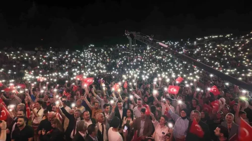 Gediz Tarhana Festivali'nde Cengiz Kurtoğlu'nun Büyüsü Hissedildi!