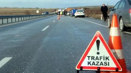 Giresun'da kaza: Park halindeki çekiciye çarpan otomobilde bir kişi hayatını kaybetti, bir kişi yaralandı.