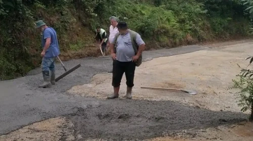 Muradiye Belediyesi'nden Yol Seferberliği: Betonlama ve Asfalt Çalışmaları Sürüyor