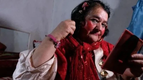 Sultan Özcan Neden Öldü, Hastalığı Neydi, Evli Miydi, Yaşıyor Mu? “Kırmızılı Kadın”ın Hayatı ve Hüzünlü Hikâyesi
