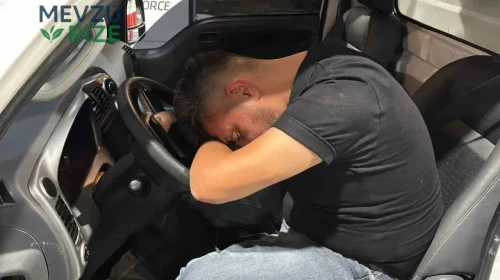 Aksaray’da Alkollü Sürücü Direksiyon Başında Bayıldı! Pompacı Acil Yardım İçin Pos Cihazını Ambulansa Taşıdı