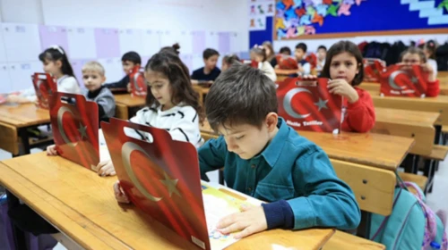MEB 2026-2027 Çalışma Takvimini İlan Etti! İlk Ders Zili, Ara Tatiller Ve Sömestr Tarihleri Belli Oldu!