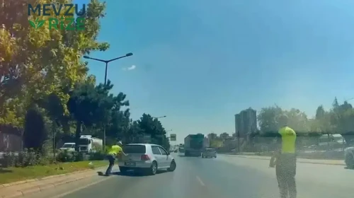 Konya'da Otomobili Bozulan Sürücüye Polis Ekiplerinden Anında Müdahale!