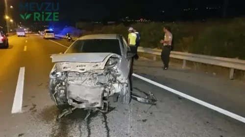 Bursa'da Trafik Kazası: Otomobil Bariyerlere Çarptı, Sürücü Hastaneye Kaldırıldı