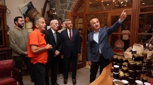 İsmail Kahraman, Rize Kültür ve Sanat Merkezi'nde İncelemelerde Bulundu