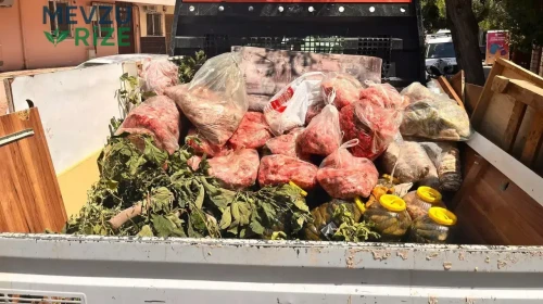 Antalya'daki Gıda Deposunda Şok Kontrol: 152 Kilo Et ve 20 Bidon Turşu Ele Geçirildi!