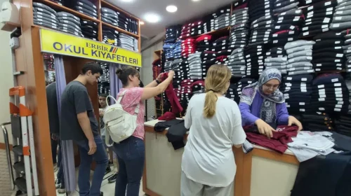 Okullarda Kıyafet Yönetmeliği Yenilendi: Arma Takma Zorunluluğu Yeniden Uygulamada!