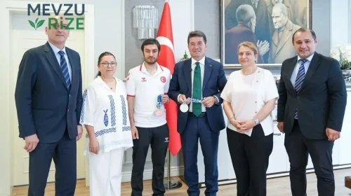 Başkan Kaya, Akdeniz Oyunları'nda Başarılar Elde Eden Buğra Selimzade'yi Misafir Etti