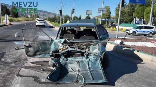 Kütahya’da TIR ile otomobilin çarpışması sonucu 1’i ağır olmak üzere 2 kişi yaralandı.