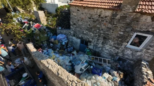 Datça'da çöp ev alarmı! Kötü koku mahalleyi sarınca ekipler baskın yaptı: Tam 5 ton atık çıktı