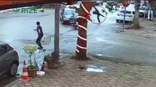 Motosikletli Sürücünün Havada Takla Attığı Kaza Anı Güvenlik Kamerasında Yer Aldı
