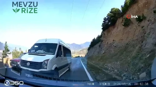 Artvin'de hatalı sollama yapan minibüs az kalsın can alıyordu