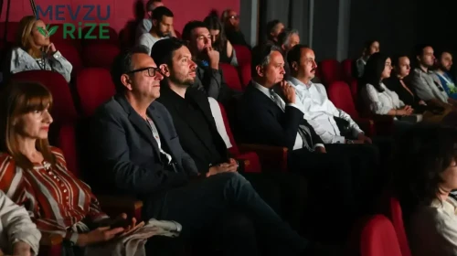 "Türkiye Sinema Festivali'nde Salonlar Dolup Taştı: 777 Bin İzleyiciye Ev Sahipliği Yaptı!"