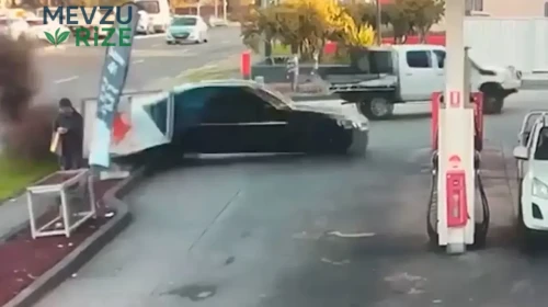 Sydney’de kontrolden çıkan otomobil benzin istasyonuna daldı: Kaldırımdaki yaya kıl payı kurtuldu