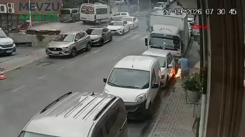 Kağıthane'de Kablo Yangını paniği: Aracını Dakikalar İçinde Kurtardı!