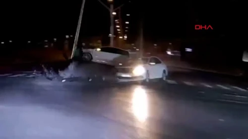 Aksaray'da kırmızı ışık ihlali kazaya neden oldu: Üç yaralı