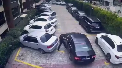 Beylikdüzü'nde park yeri kavgası : Silahını göstererek olaya dahil oldu