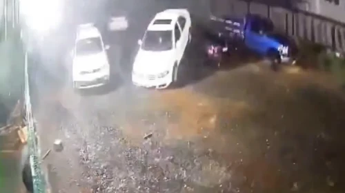 Brezilya'da şiddetli rüzgar nedeniyle havalanan otomobil başka bir aracın üzerine düştü