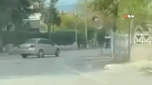 Bursa’da otomobil sürücüsünün drift yaptığı anlar kamerada