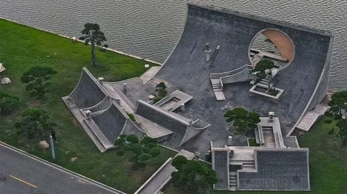 Hangzhou Körfezi’nde dalgalardan oluşan bir açık hava tiyatrosu