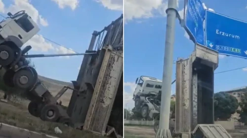 Erzurum'da Kamyonun Baş Üstü Levhaya Çarpması Sonucu Araç Yükseldi!