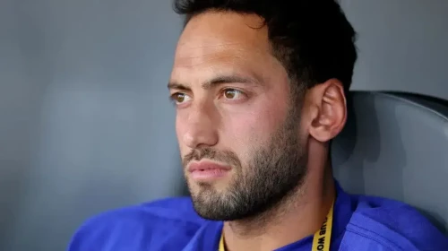 Hakan Çalhanoğlu, Milano Moda Haftası'nda Göz Kamaştıran Bir Podyum Performansı Sergiledi!