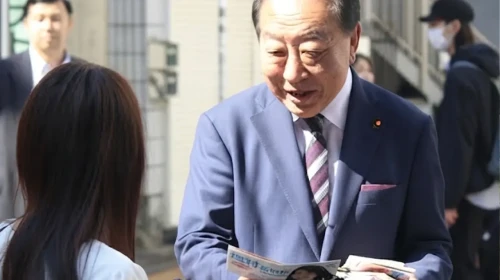 Japonya eski başbakanı Noda'dan sokakta broşür mesaisi