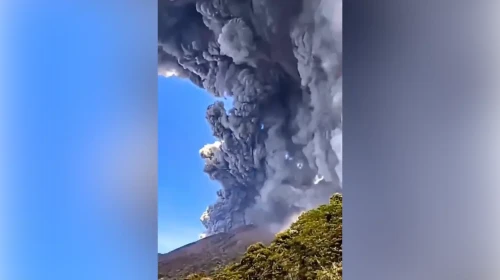 Japonya'da Sakurajima Yanardağı'nda şiddetli patlama meydana geldi