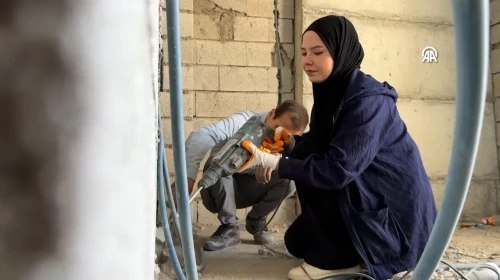 Kahramanmaraş'ta Kadın Elektrik Ustası: Babasının İzinden Giderek Mesleği Sahiplendi