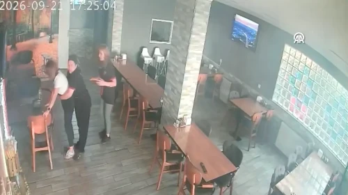 Giresun Tirebolu'da nefes borusuna ekmek kaçan garsonu profesör kurtardı