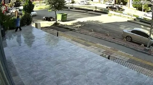 Malatya'da kaza yapmamak için manevra yapan minibüs karşı şeride geçti