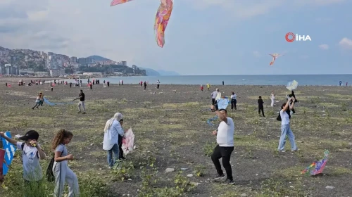 Zonguldak'ta çocuklardan Gazze'ye uçurtmalı anlamlı destek