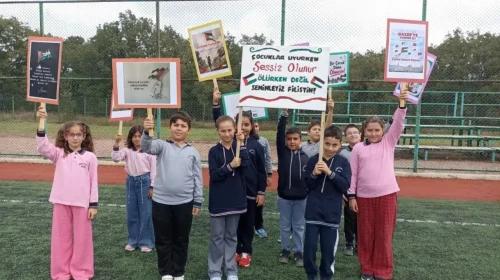 Öğrenciler Gazze'deki çocuklar için uçurtmalarını gökyüzüne bıraktı