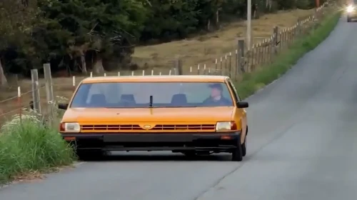 Dünyanın en geniş Ford'u yollarda: İki Festiva'yı kaynaklayıp ortaya çıkardığı "Wide Ford"u görenler inanamadı
