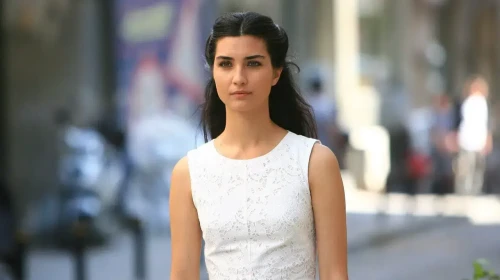 Tuba Büyüküstün ve Derya Pınar Ak arasında ne oldu ? İkili arasında gerginlik mi var ?