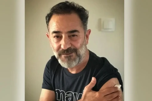 Ayberk Pekcan: Türk Tiyatrosunun Parlayan Yıldızı ve Oyunculuk Serüveni
