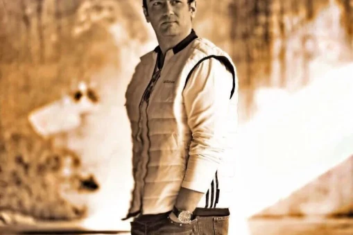 Uğur R. Kopuz kimdir?