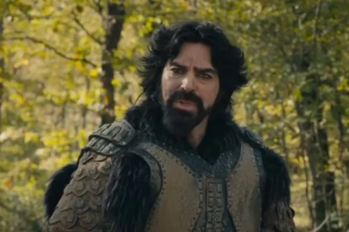 Uğur Pektaş'ın Biyografisi: Orhan Abdurrahman Gazi Rolü ve Tiyatro Kariyeri Hakkında Bilgiler