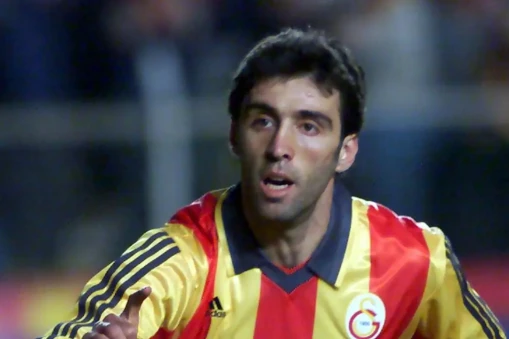 Hakan Şükür: Türkiye'nin Futbol Efsanesi Kimdir?