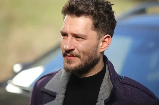 Uraz Kaygılaroğlu: Türk Dizi ve Sinema Dünyasının Yıldızı