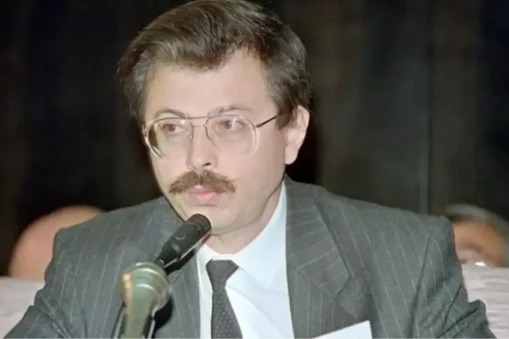 Adnan Kahveci Kimdir? Türk Siyaset Arenasının Önemli İsimlerinden Biri