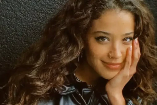 Eşref Rüya dizisinde Melek karakterini canlandıran Hatice Deniz kimdir ve kariyeri nasıldır?