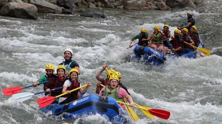 Rize'de Rafting Sporu